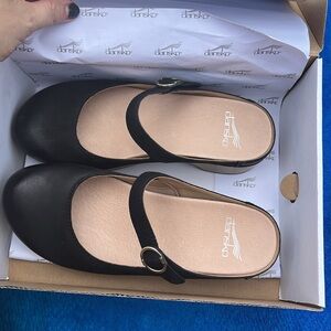 Dansko Bria Burnished Nubuck Black